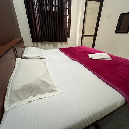 Raja Guest House -- Jalandhar Railway Station -- For Family, Couples, Travellers Ngoại thất bức ảnh