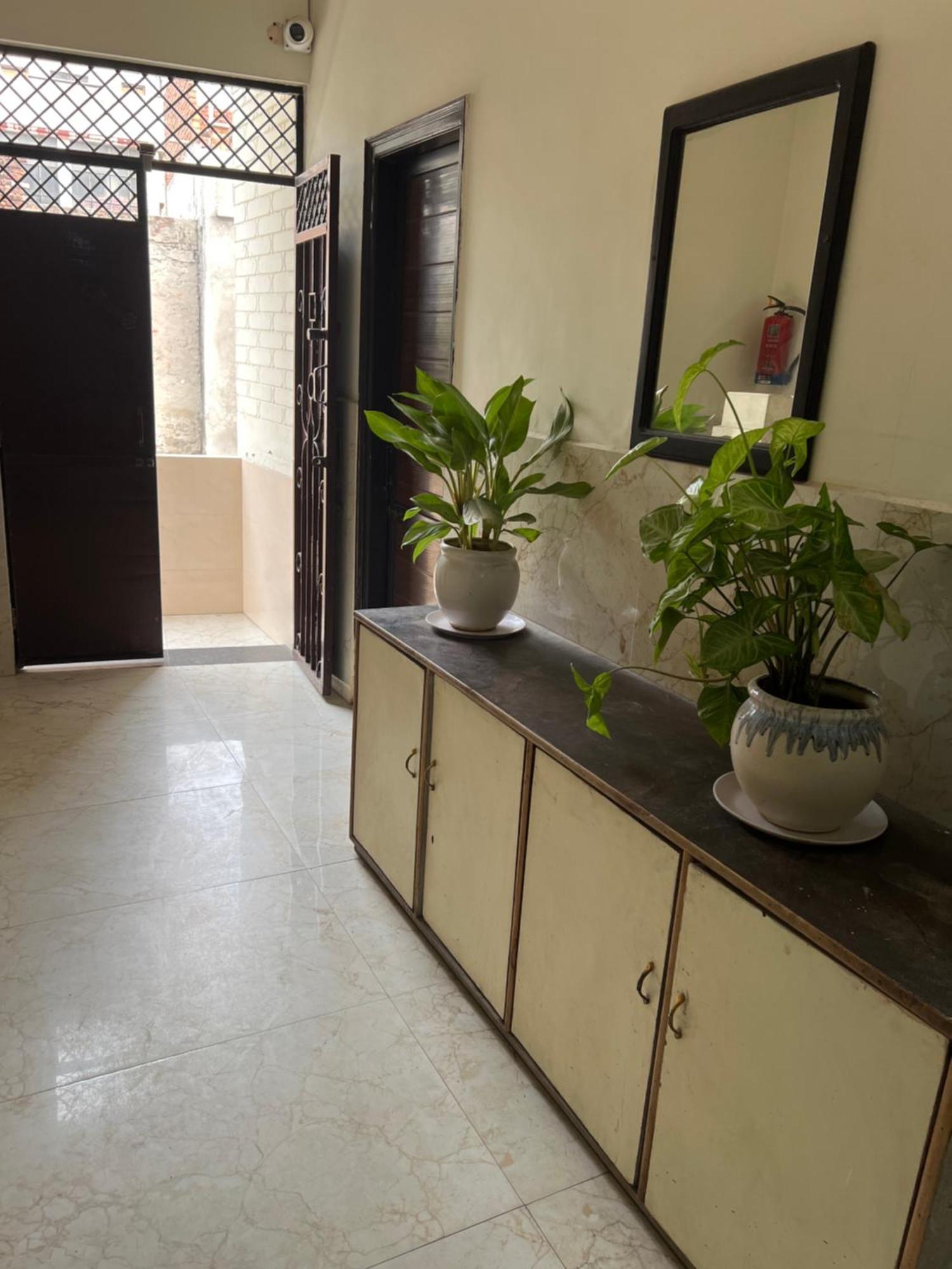 Raja Guest House -- Jalandhar Railway Station -- For Family, Couples, Travellers Ngoại thất bức ảnh