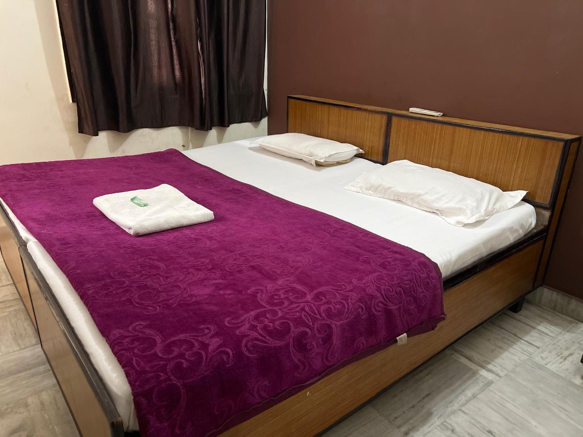 Raja Guest House -- Jalandhar Railway Station -- For Family, Couples, Travellers Ngoại thất bức ảnh