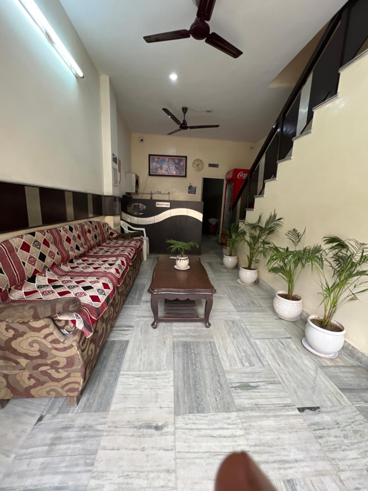 Raja Guest House -- Jalandhar Railway Station -- For Family, Couples, Travellers Ngoại thất bức ảnh