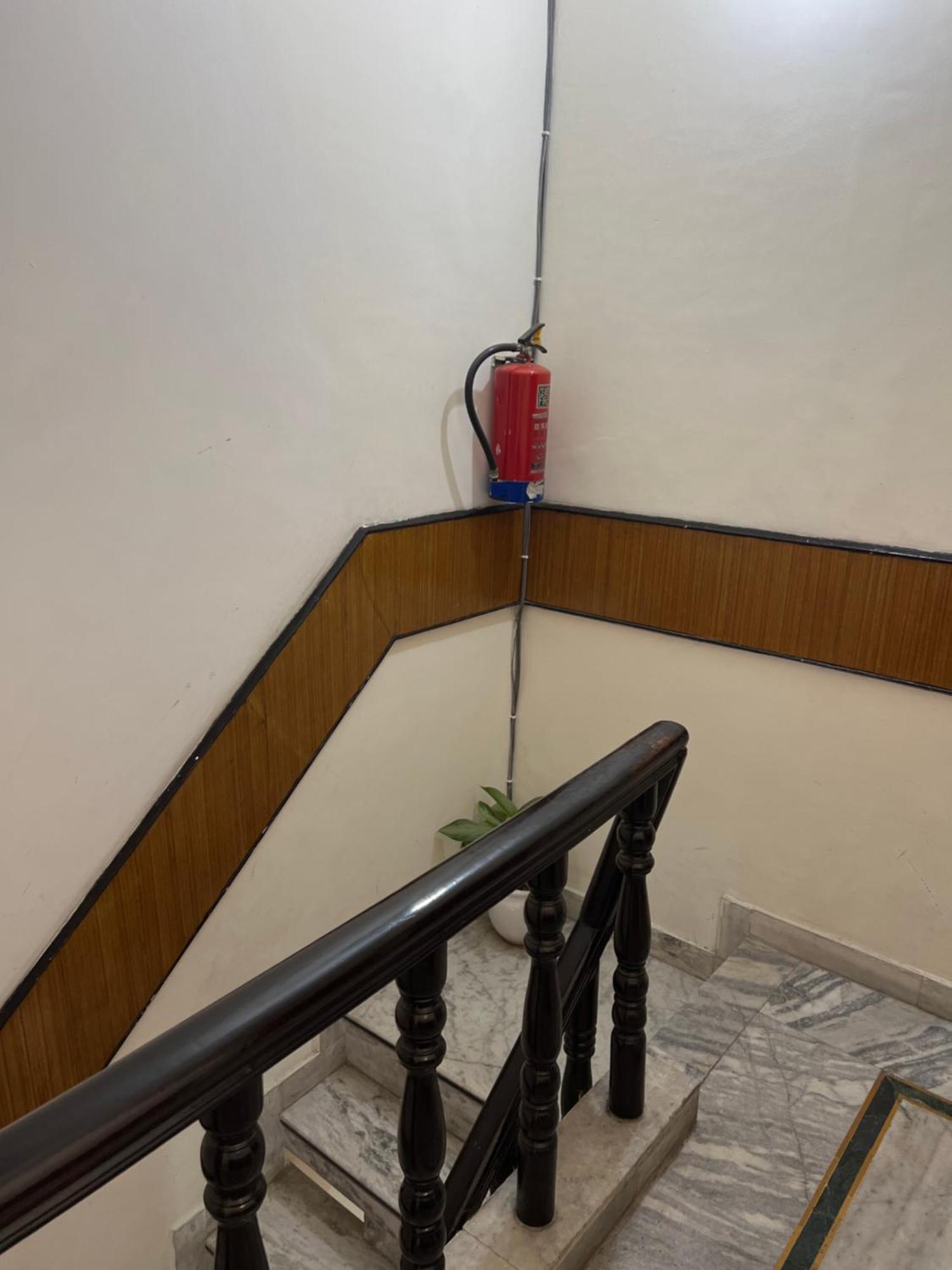 Raja Guest House -- Jalandhar Railway Station -- For Family, Couples, Travellers Ngoại thất bức ảnh