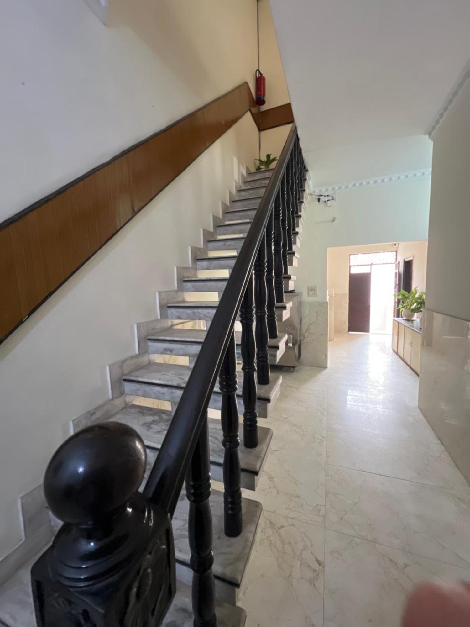 Raja Guest House -- Jalandhar Railway Station -- For Family, Couples, Travellers Ngoại thất bức ảnh