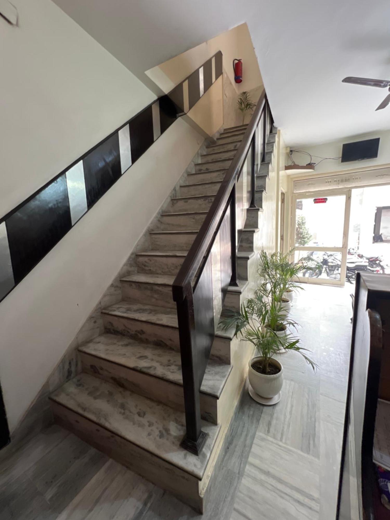 Raja Guest House -- Jalandhar Railway Station -- For Family, Couples, Travellers Ngoại thất bức ảnh
