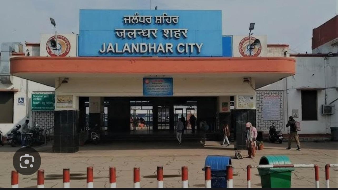 Raja Guest House -- Jalandhar Railway Station -- For Family, Couples, Travellers Ngoại thất bức ảnh